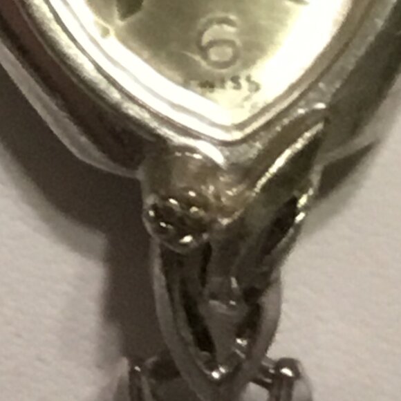 Vintage ladies Waltham watch w/ 2 tiny diamonds & 10K rolled gold Speidel band - Picture 6 of 15